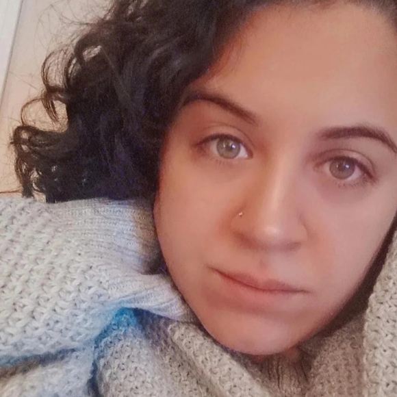 Meet your Posher, Faye 🇨🇦 - Picture 1 of 3